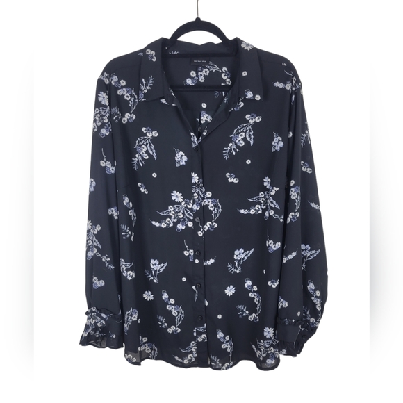 NWOT! Who What Wear - Long Sleeve Floral Black Ruffle Plus Size Blouse Size: 2X - Picture 2 of 13